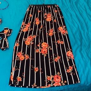 Adorable skirt and bow!!😍😍